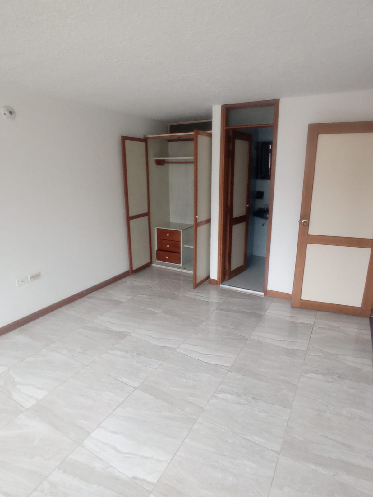 Casa en venta en Engativá, Bogotá · foto 3 de 24