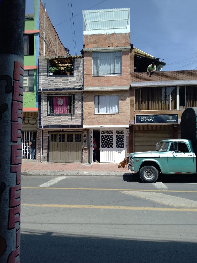 Casa en venta en Lago De Suba, Bogotá · foto 2 de 16