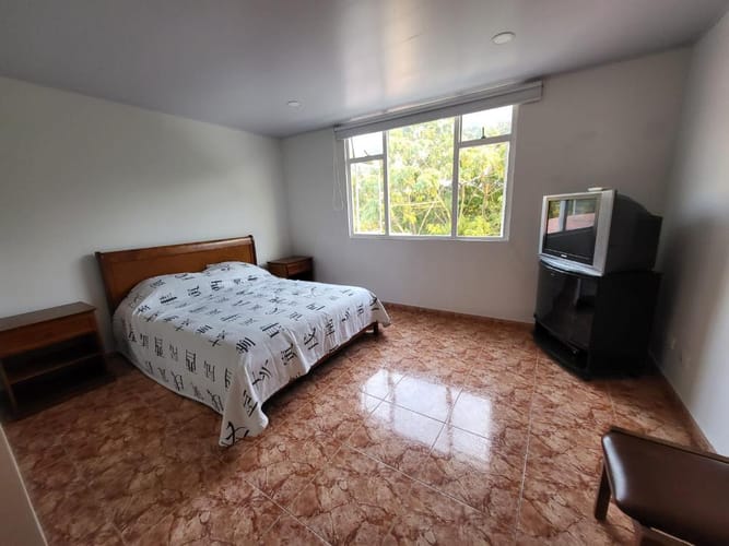 Casa de 5 alcobas en venta en Girardot, Ricaurte, 385 m² · foto 3 de 22