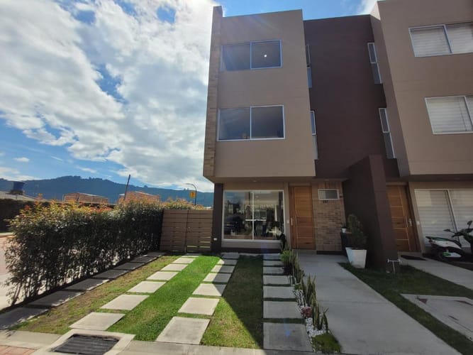 Casa de 3 alcobas en venta en Tiquiza, Chía, 190 m² · foto 3 de 12