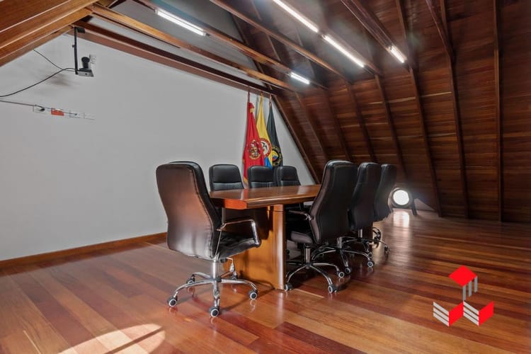 Casa de 6 alcobas en venta en La Magdalena, Bogotá, 960 m² · foto 3 de 16