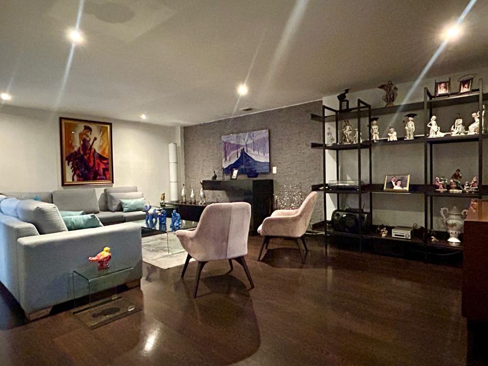Casa en venta en Chicó Navarra, Bogotá · foto 4 de 24