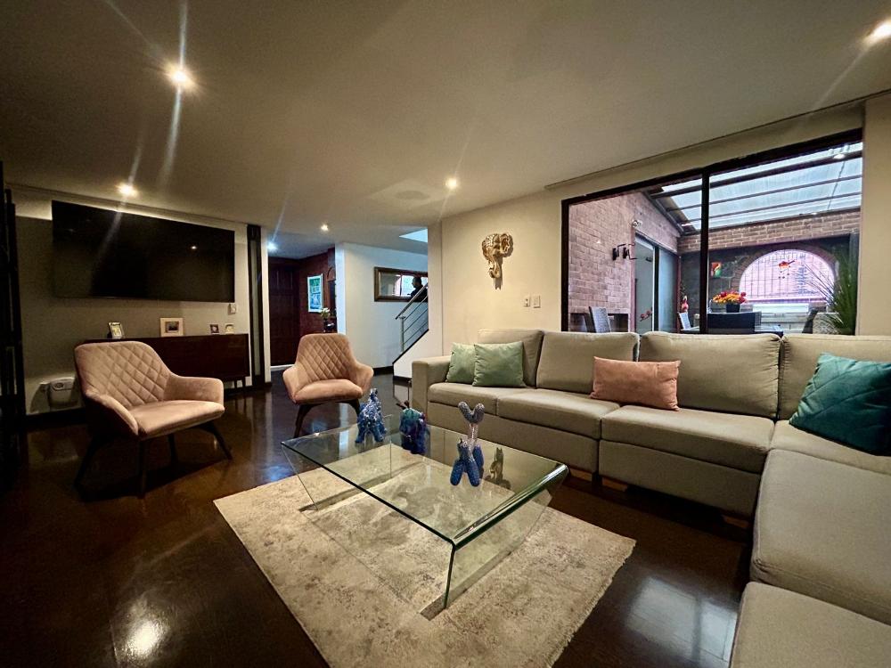 Casa en venta en Chicó Navarra, Bogotá · foto 5 de 24