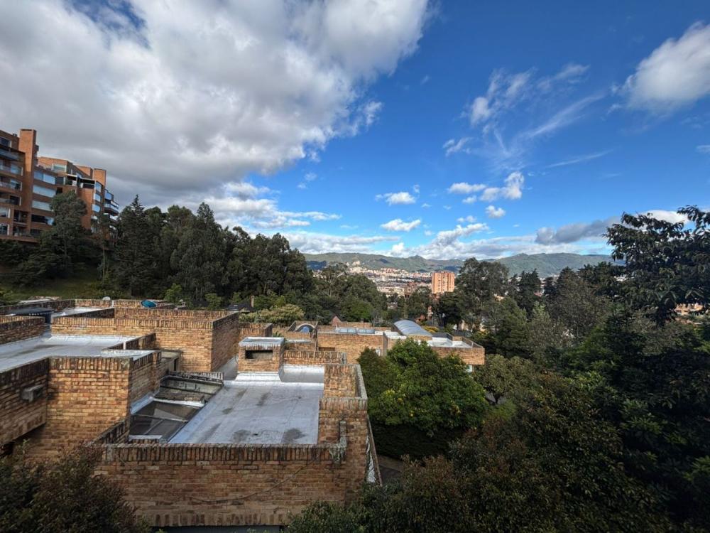 Casa en venta en Cerros De Suba, Bogotá · foto 2 de 24
