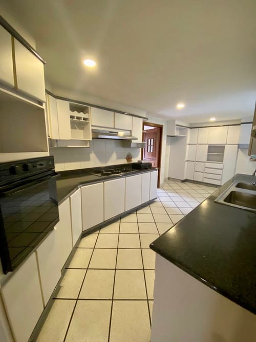 Apartamento de 3 alcobas en venta en Santa Barbara, Bogotá, 240 m² · foto 5 de 21