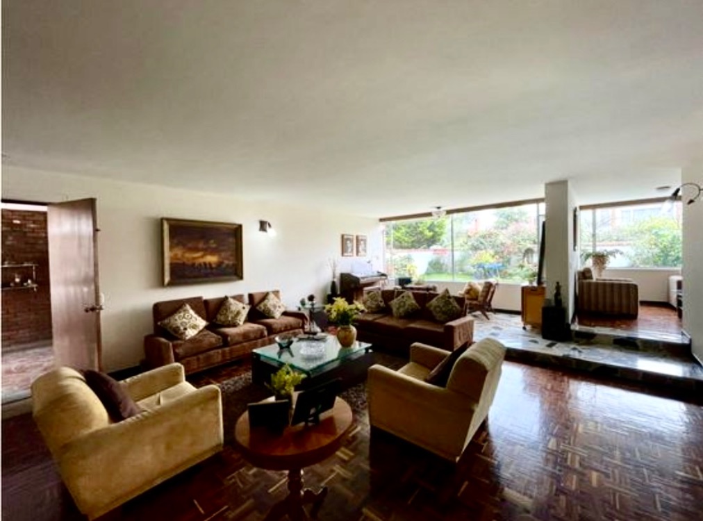Casa en venta en Niza, Bogotá · foto 2 de 15