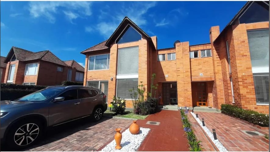 Casa de 3 alcobas en venta en Bojaca, Chía, 270 m² · foto 2 de 24