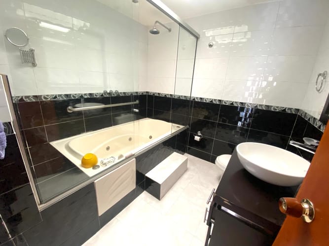 Casa de 4 alcobas en venta en Cerros De Suba, Bogotá, 305 m² · foto 23 de 24