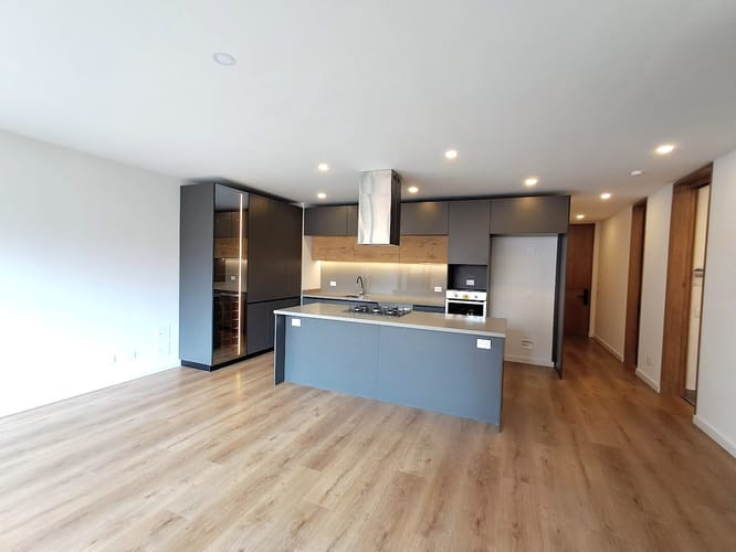 Apartamento de 3 alcobas en venta en Chicó Navarra, Bogotá, 150 m² · foto 2 de 20