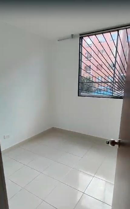 Apartamento de 3 alcobas en venta en San Pedro, Madrid, 59 m² · foto 3 de 16