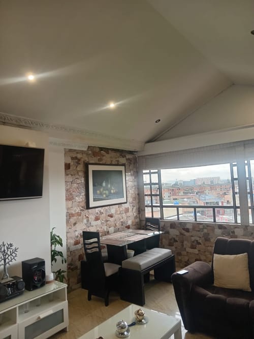 Casa de 6 alcobas en venta en Fontibon, Bogotá · foto 2 de 24