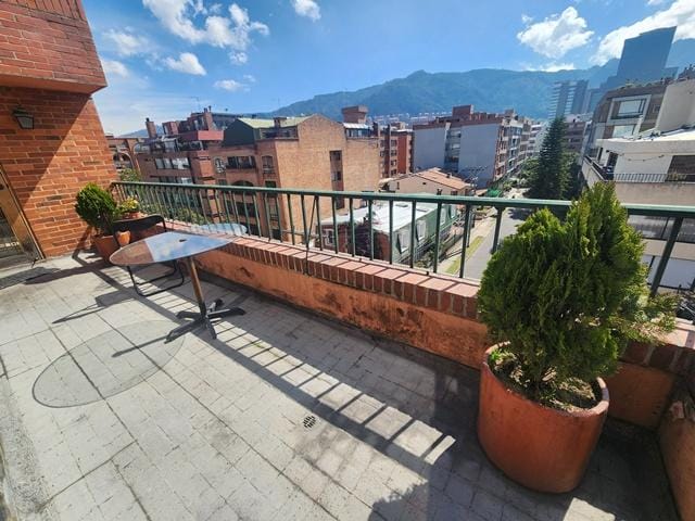 Apartamento de 3 alcobas en venta en Santa Barbara, Bogotá, 215 m² · foto 3 de 24