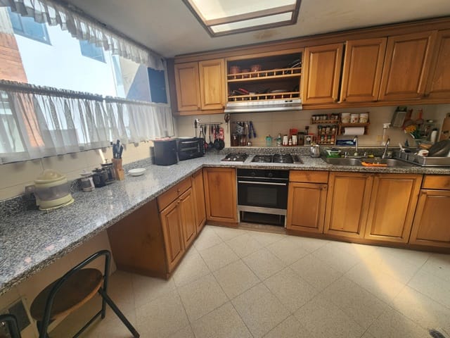 Apartamento de 3 alcobas en venta en Santa Barbara, Bogotá, 215 m² · foto 11 de 24