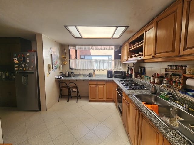 Apartamento de 3 alcobas en venta en Santa Barbara, Bogotá, 215 m² · foto 12 de 24