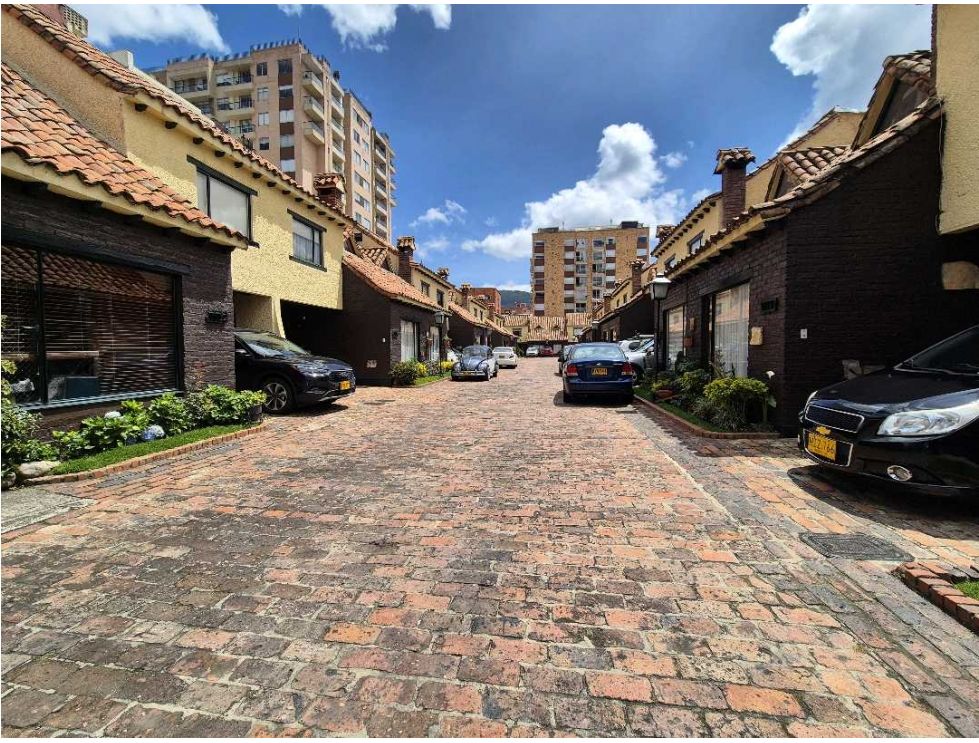 Casa en venta en Cedritos, Bogotá · foto 2 de 24