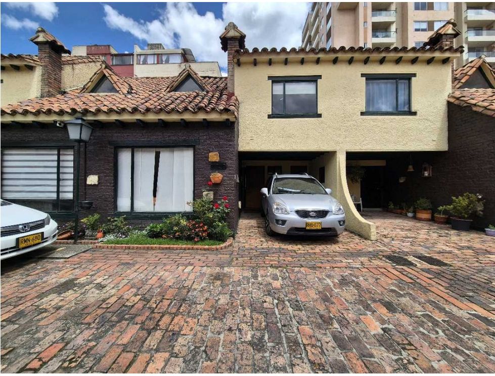Casa en venta en Cedritos, Bogotá · foto 3 de 24