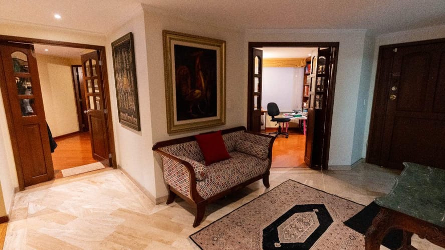 Apartamento de 4 alcobas en venta en Chico, Bogotá, 165 m² · foto 2 de 24