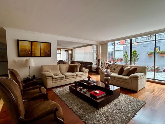 Apartamento de 3 alcobas en venta en Santa Barbara, Bogotá, 245 m² · foto 2 de 24