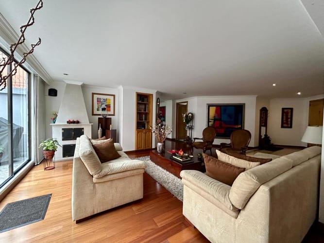 Apartamento de 3 alcobas en venta en Santa Barbara, Bogotá, 245 m² · foto 3 de 24