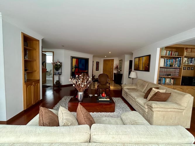Apartamento de 3 alcobas en venta en Santa Barbara, Bogotá, 245 m² · foto 4 de 24