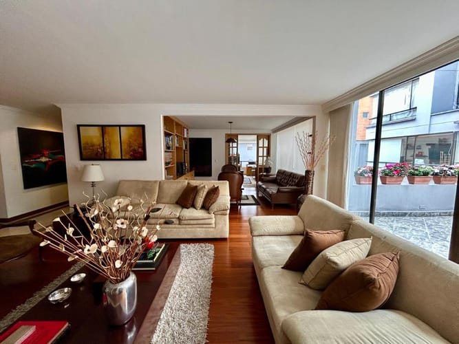 Apartamento de 3 alcobas en venta en Santa Barbara, Bogotá, 245 m² · foto 5 de 24