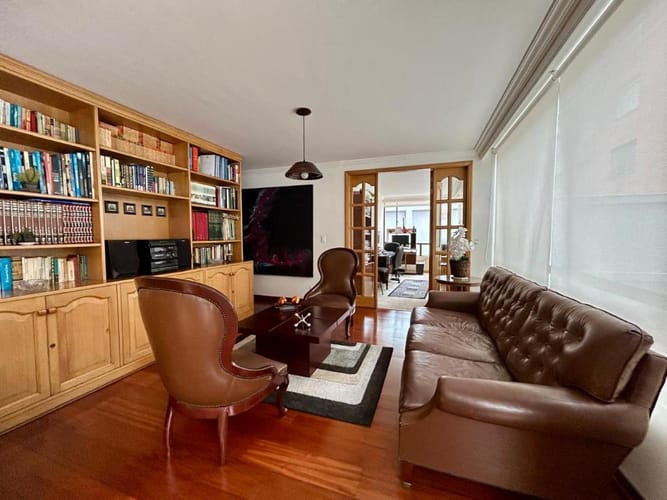 Apartamento de 3 alcobas en venta en Santa Barbara, Bogotá, 245 m² · foto 12 de 24
