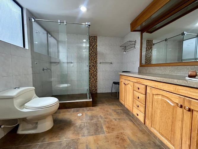 Apartamento de 3 alcobas en venta en Santa Barbara, Bogotá, 245 m² · foto 19 de 24