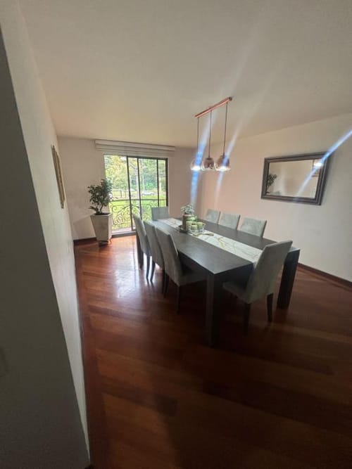Apartamento de 3 alcobas en venta en Chico Norte, Bogotá, 187 m² · foto 2 de 24
