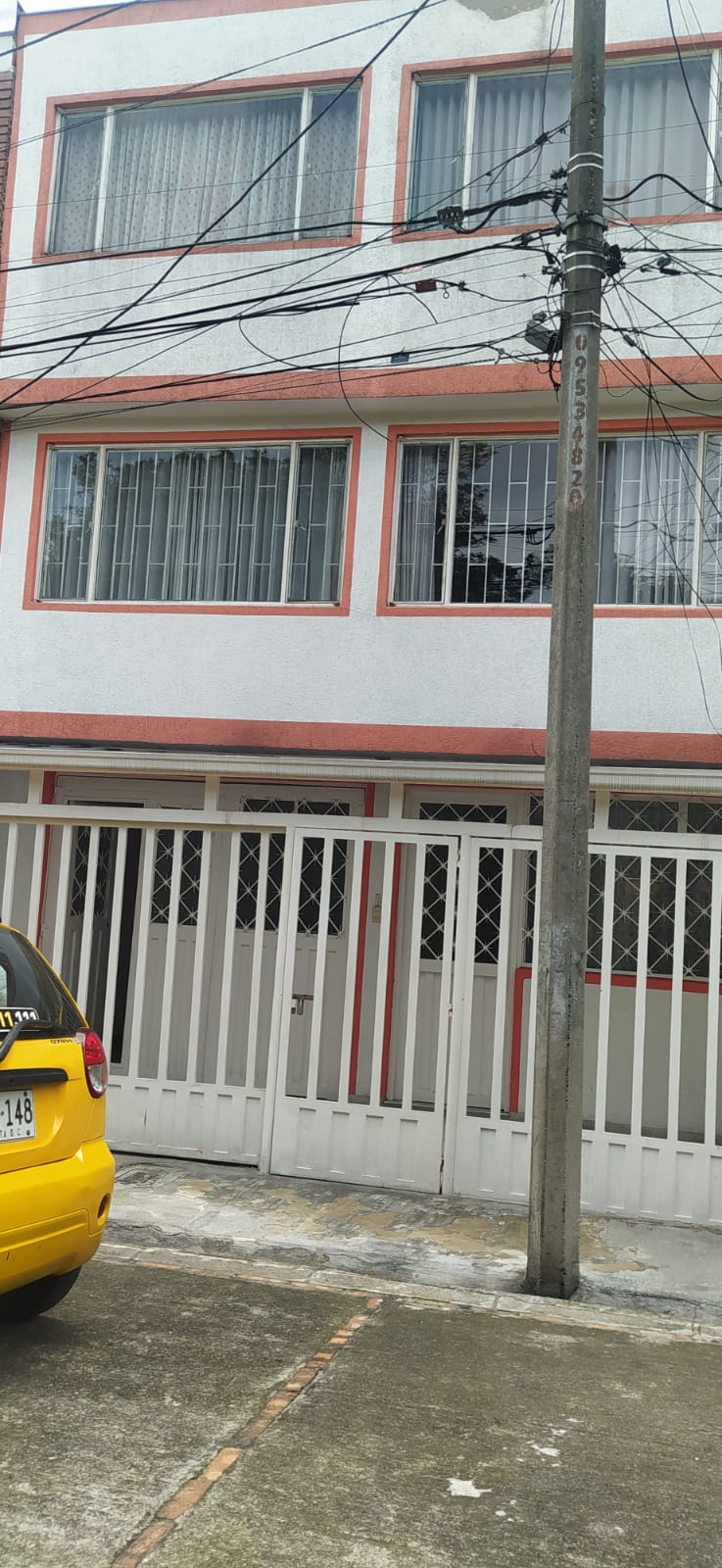 Casa en venta en Engativá, Bogotá · foto 3 de 23