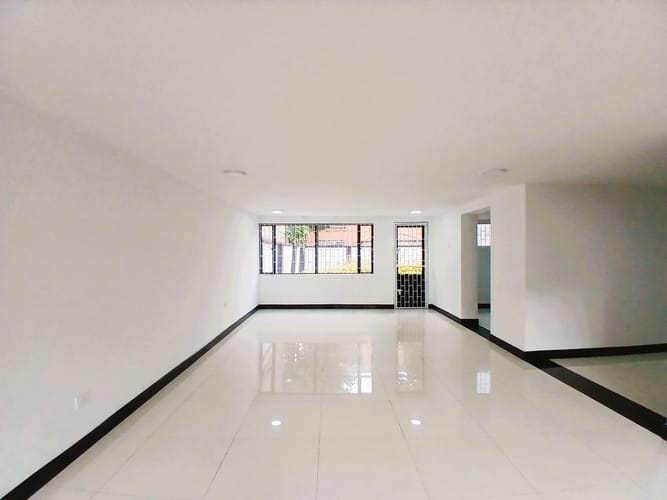 Casa de 4 alcobas en venta en Santa Ana, Bogotá, 330 m² · foto 3 de 18