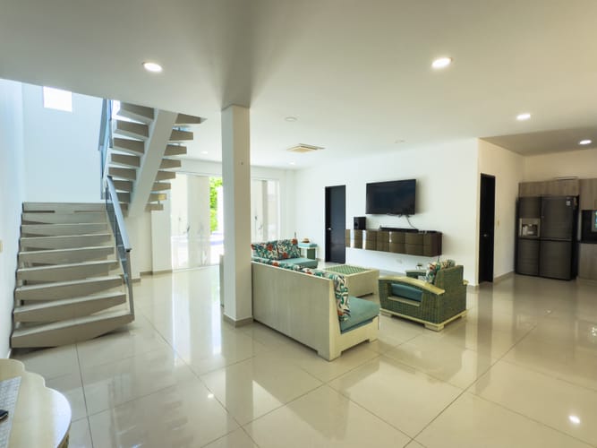 Casa de 5 alcobas en venta en Br. Los Tamarindos, Girardot, 285 m² · foto 4 de 24