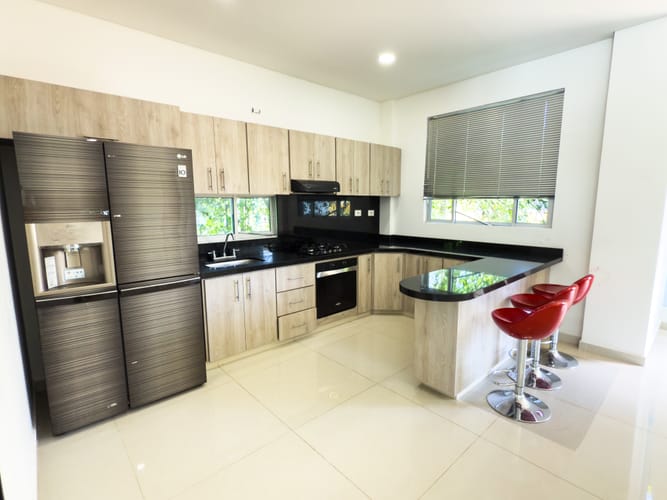 Casa de 5 alcobas en venta en Br. Los Tamarindos, Girardot, 285 m² · foto 6 de 24
