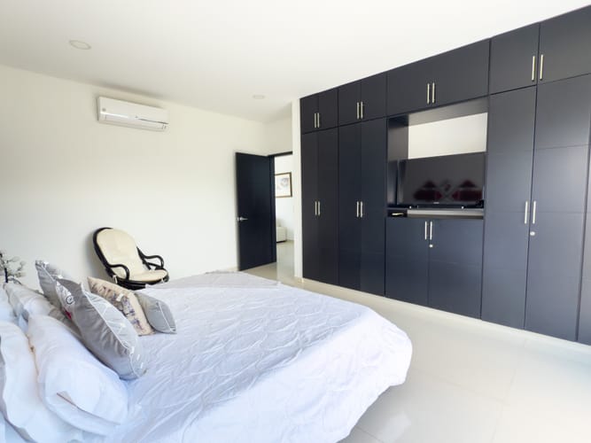 Casa de 5 alcobas en venta en Br. Los Tamarindos, Girardot, 285 m² · foto 10 de 24