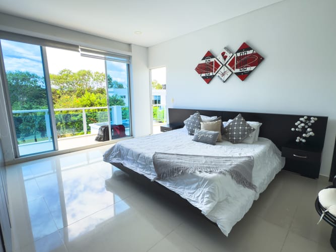 Casa de 5 alcobas en venta en Br. Los Tamarindos, Girardot, 285 m² · foto 11 de 24