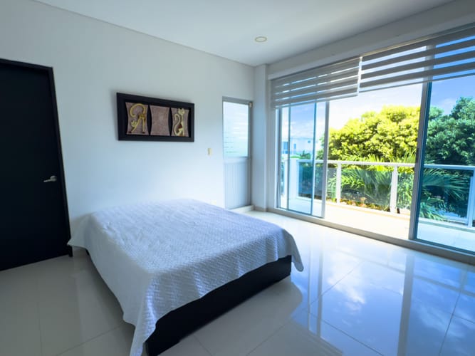Casa de 5 alcobas en venta en Br. Los Tamarindos, Girardot, 285 m² · foto 14 de 24