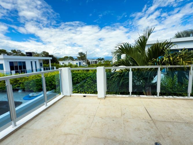 Casa de 5 alcobas en venta en Br. Los Tamarindos, Girardot, 285 m² · foto 15 de 24