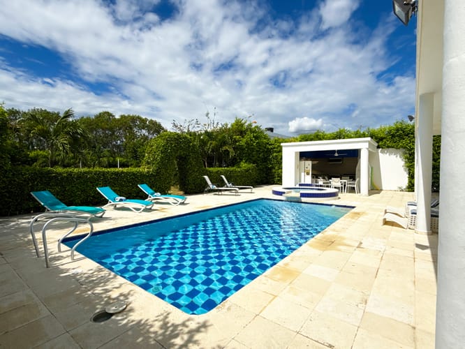Casa de 5 alcobas en venta en Br. Los Tamarindos, Girardot, 285 m² · foto 19 de 24