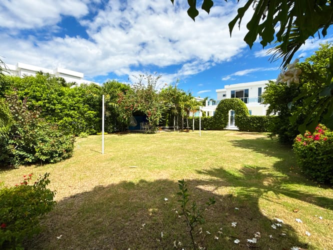 Casa de 5 alcobas en venta en Br. Los Tamarindos, Girardot, 285 m² · foto 20 de 24