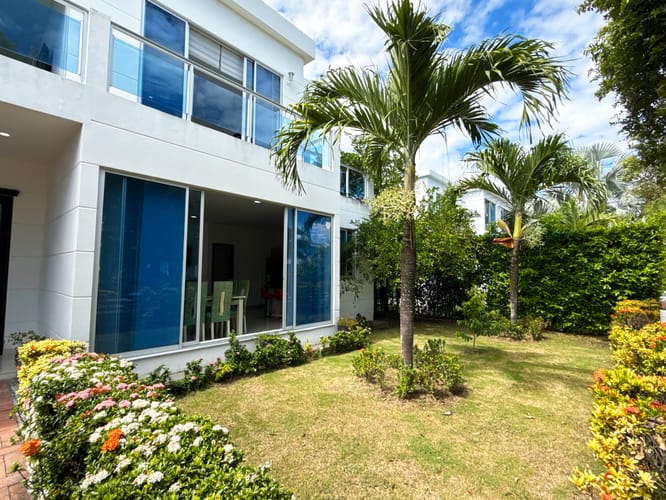 Casa de 5 alcobas en venta en Br. Los Tamarindos, Girardot, 285 m² · foto 24 de 24