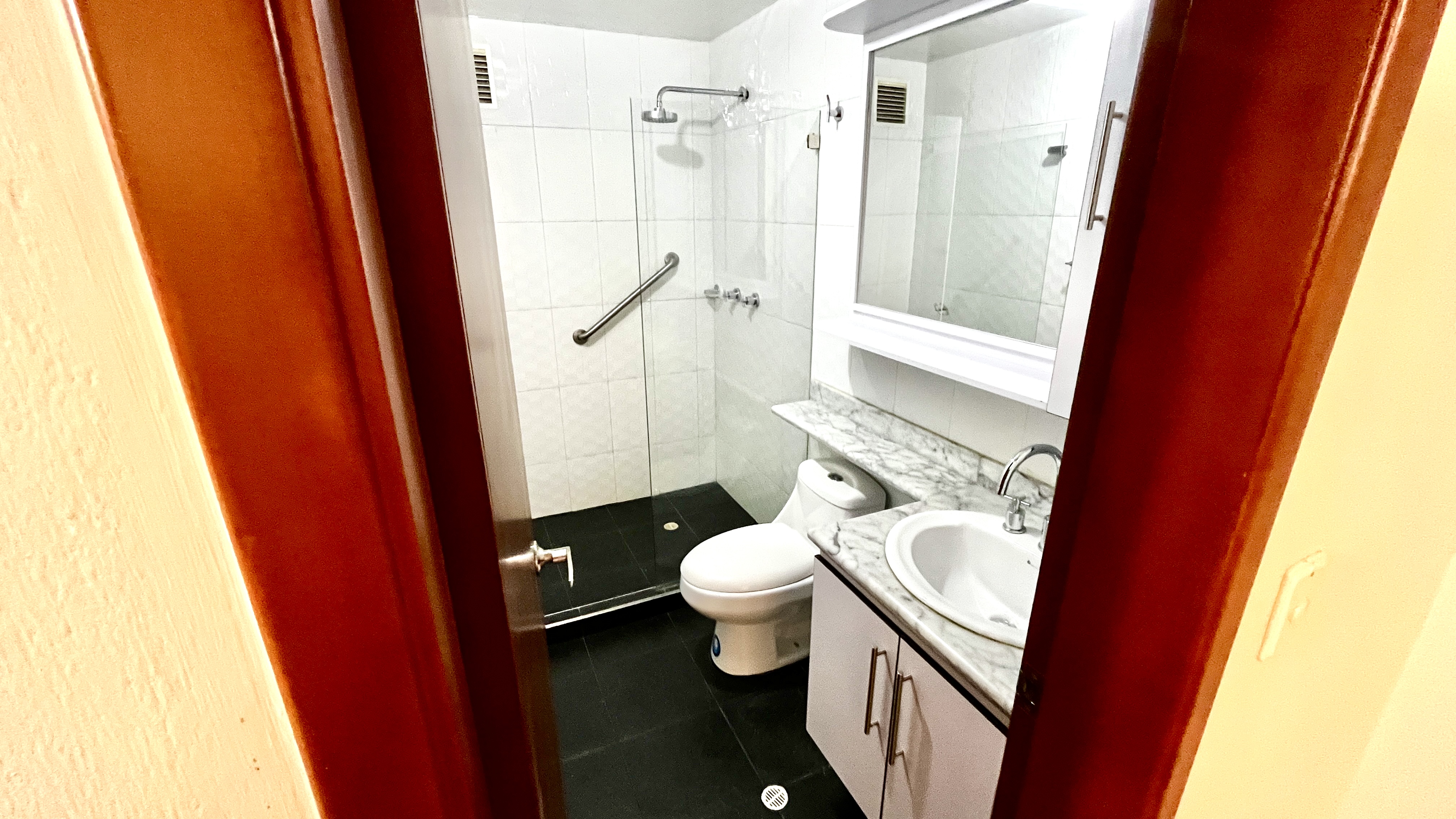 Apartamento en venta en La Carolina, Bogotá · foto 8 de 23