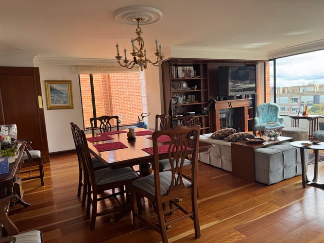 Apartamento de 3 alcobas en venta en Chicó Alto, Bogotá, 226 m² · foto 2 de 22