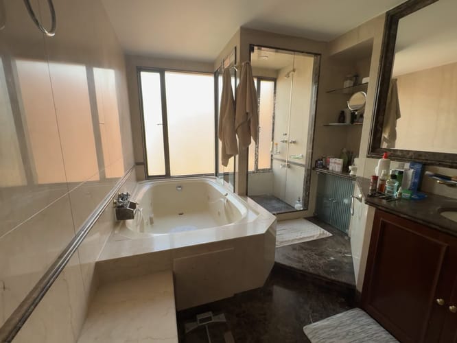 Apartamento de 3 alcobas en venta en Chicó Alto, Bogotá, 226 m² · foto 8 de 22