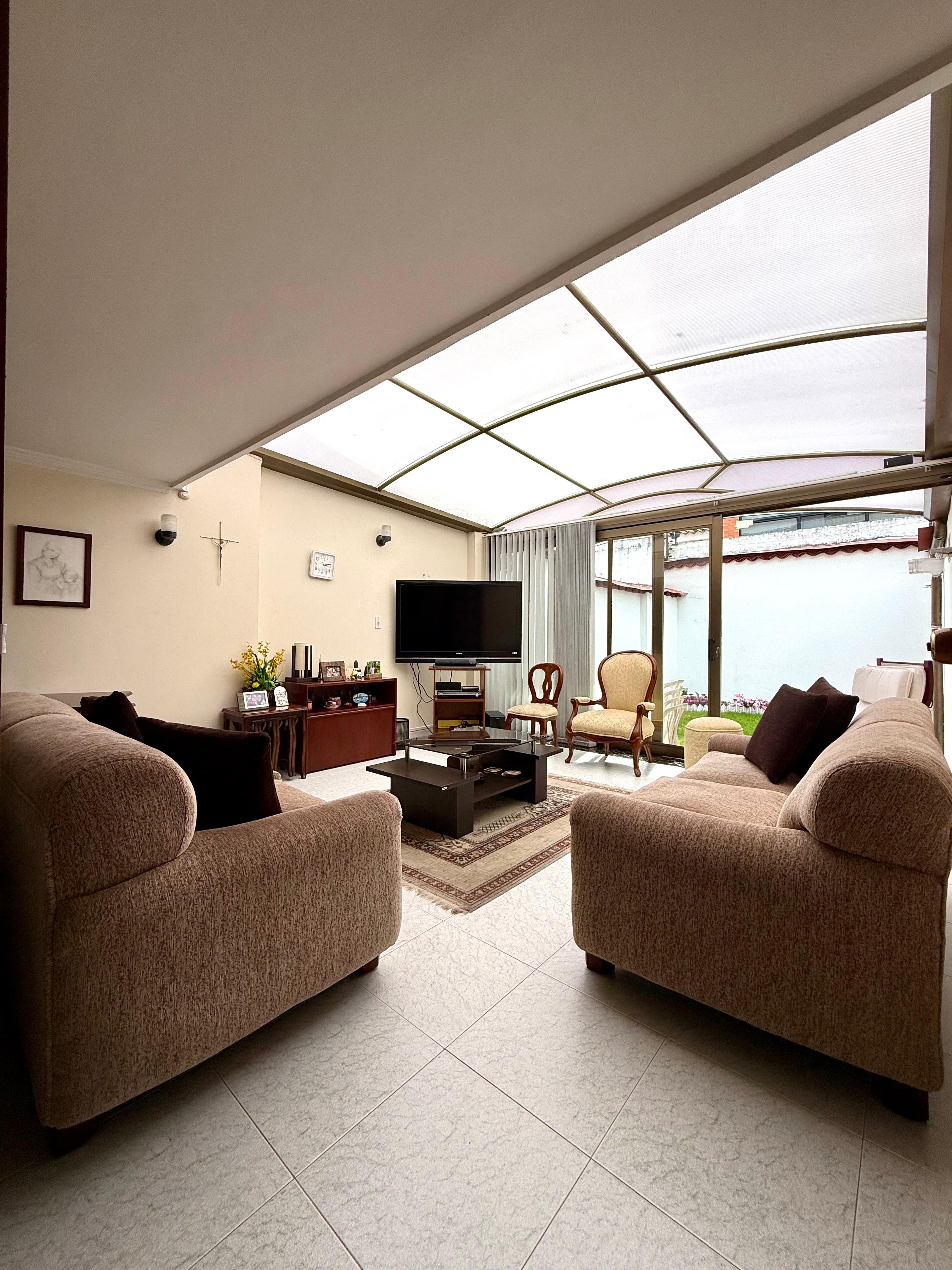 Casa en venta en Santa Barbara, Bogotá · foto 3 de 18
