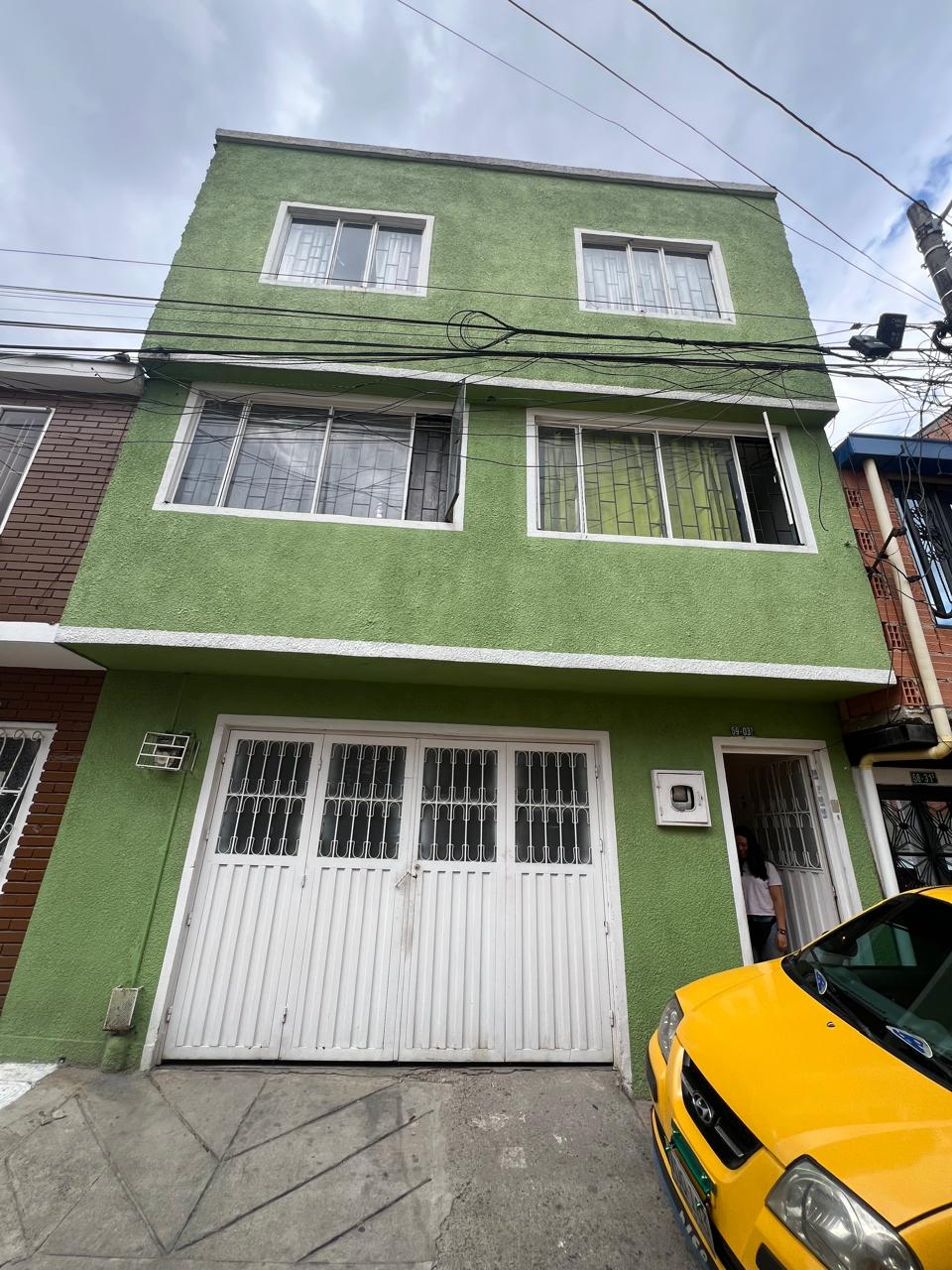 Casa en venta en Villas El Diamante, Bogotá · foto 2 de 16