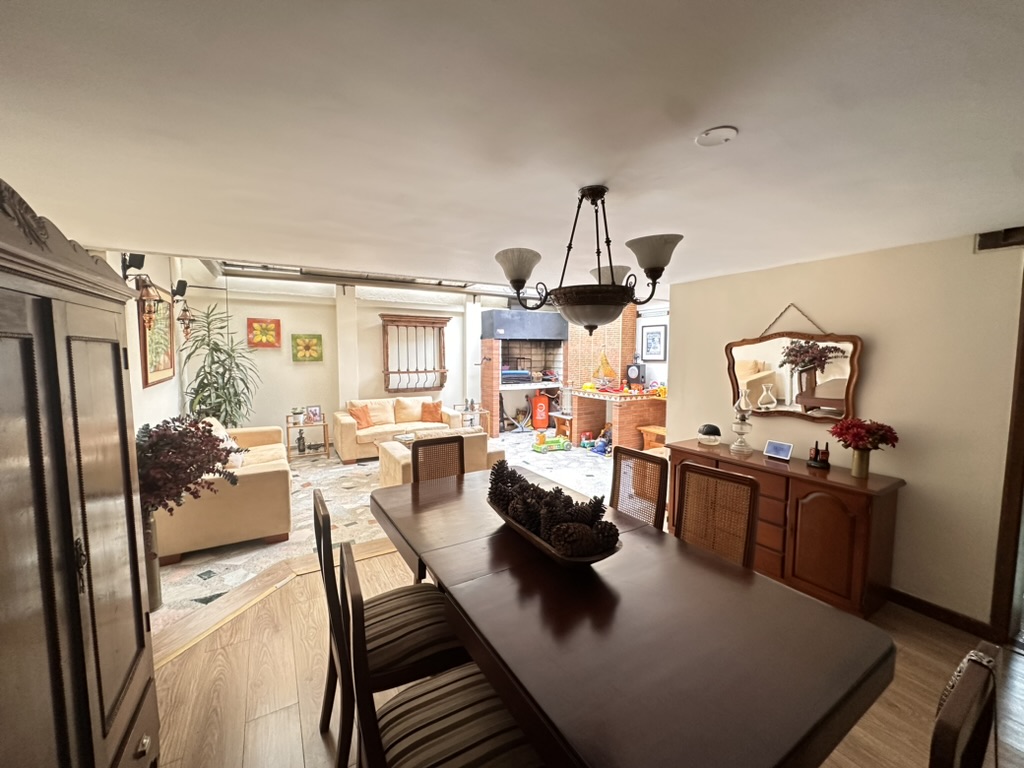 Casa en venta en Chicó Navarra, Bogotá · foto 5 de 24