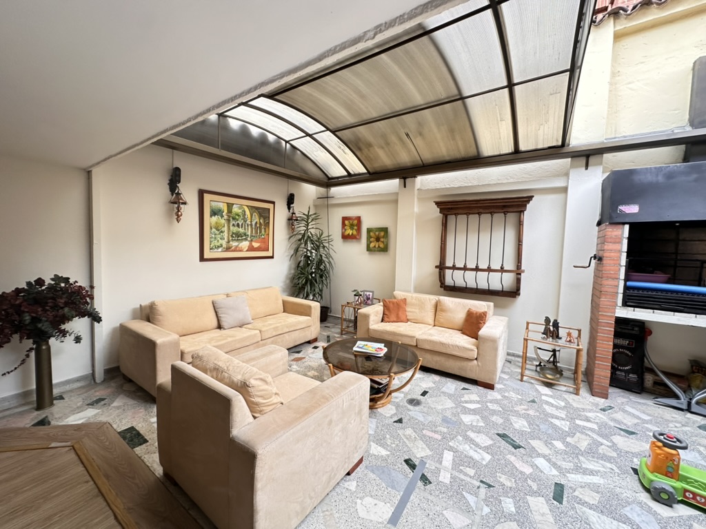 Casa en venta en Chicó Navarra, Bogotá · foto 6 de 24