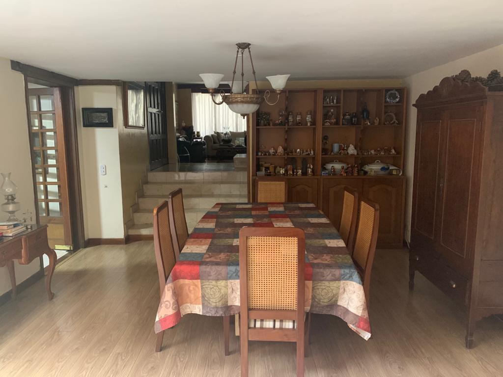 Casa en venta en Chicó Navarra, Bogotá · foto 8 de 24