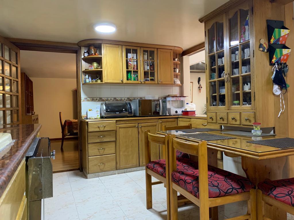 Casa en venta en Chicó Navarra, Bogotá · foto 9 de 24