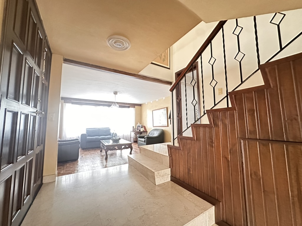 Casa en venta en Chicó Navarra, Bogotá · foto 11 de 24