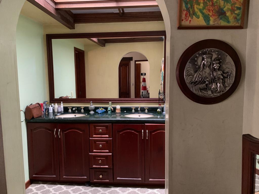 Casa en venta en Chicó Navarra, Bogotá · foto 16 de 24